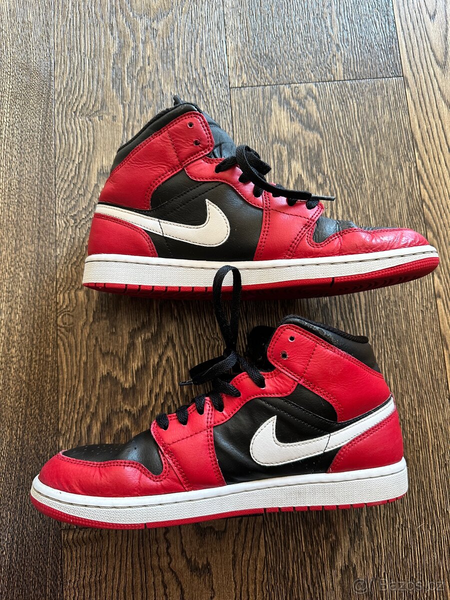 Kotníčkové tenisky Nike Sneakers Air Jordan 1 Mid - 3