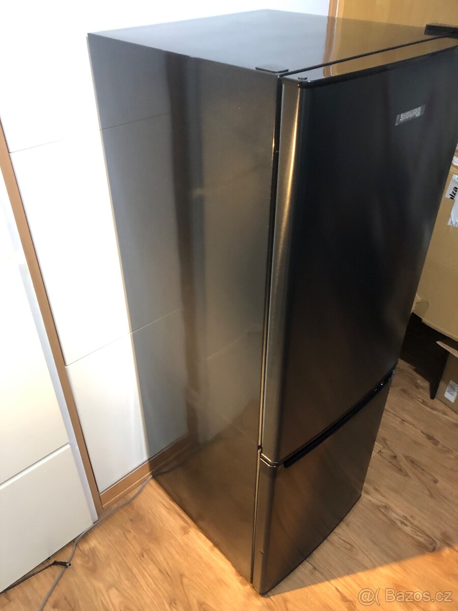 Malá lednice s mrazákem Siguro BF-c241y zánovní - 3