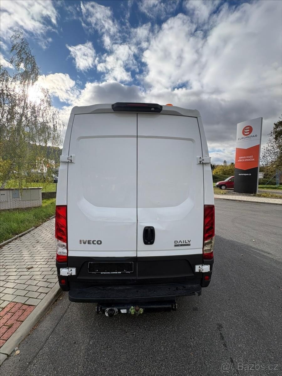 Iveco Daily 3,0 35S18HA8 6 MÍST (2022) - 3