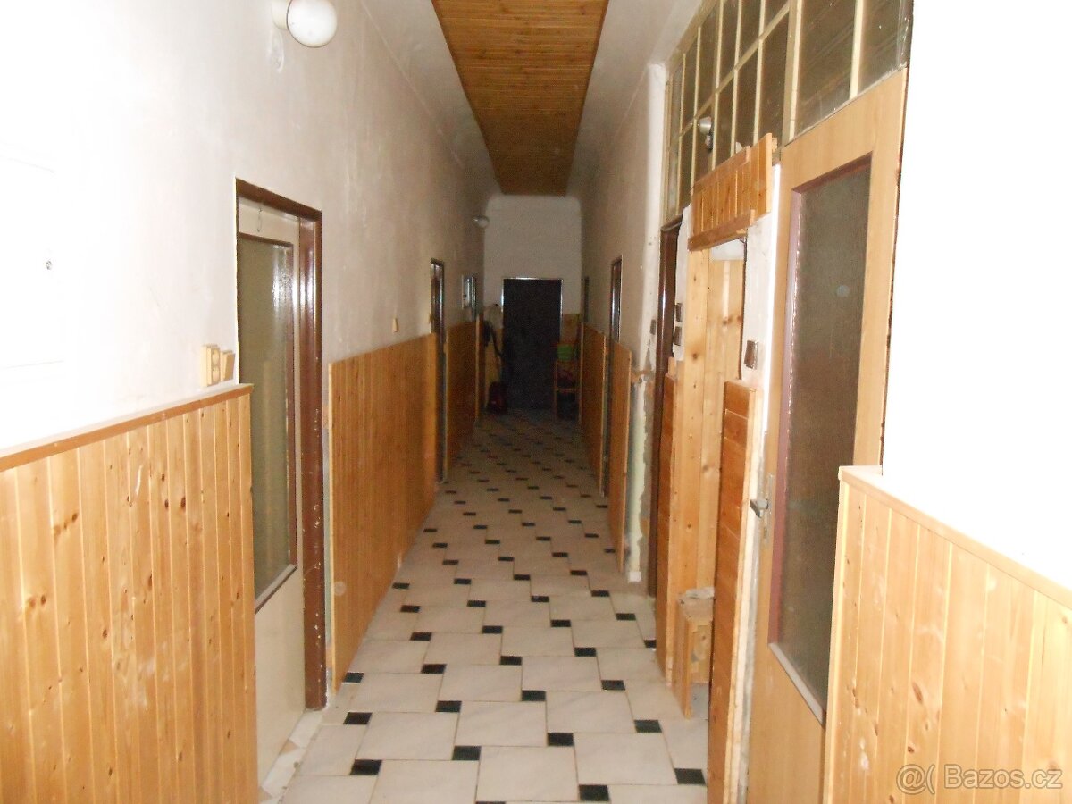 K prodeji komerční objekt/objekt k bydlení v obci Úlibice. - 3