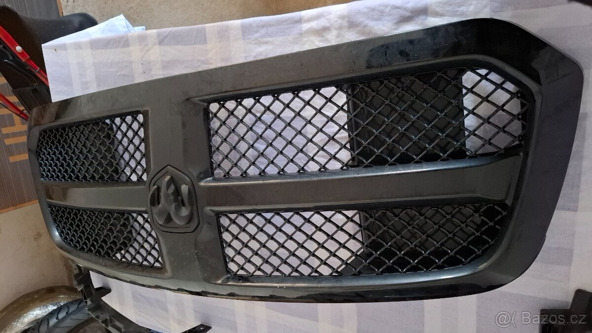 MASKA / GRILL DODGE RAM 1500 - 3