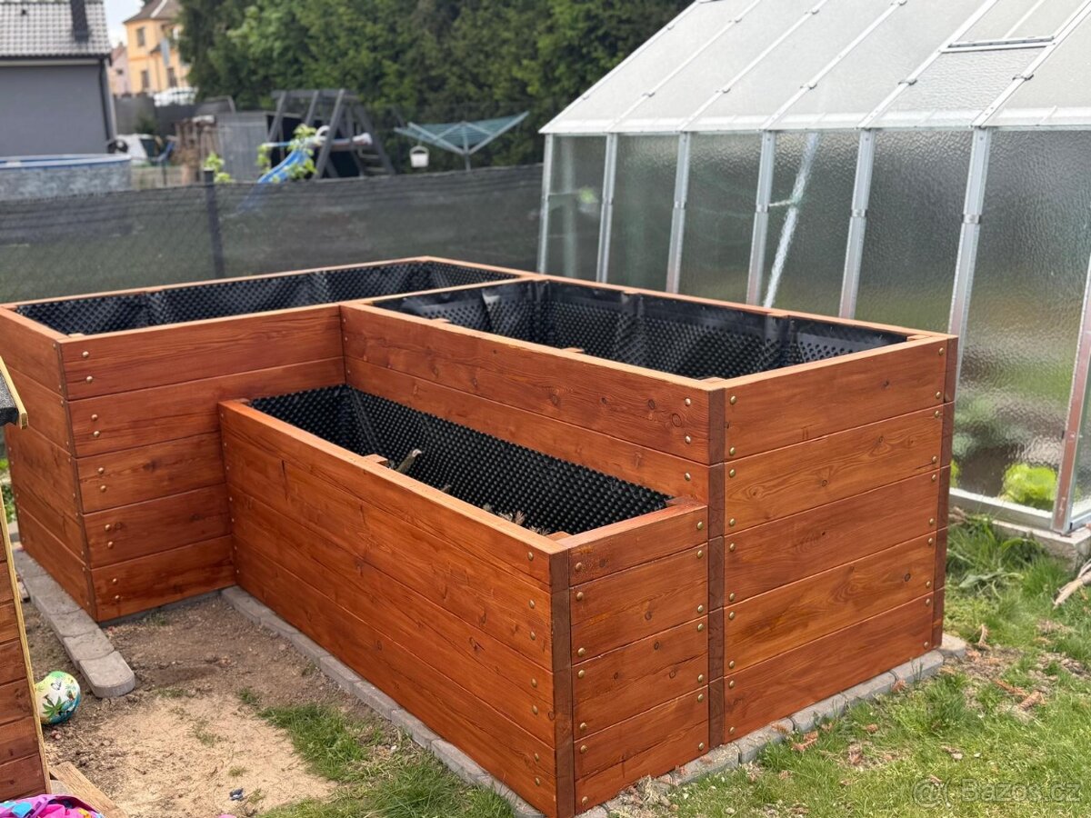 Modřínové Vyvýšené záhony - 3