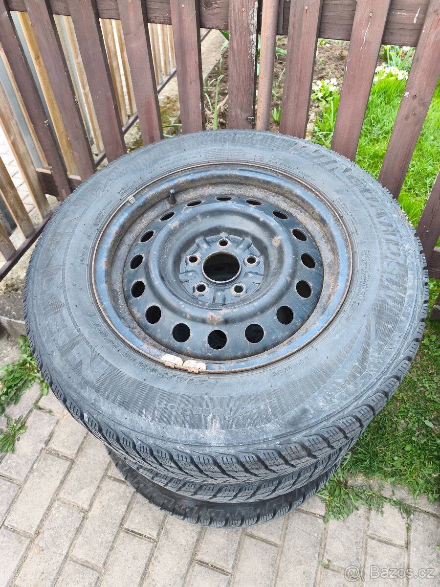 215/70 r16 - 3