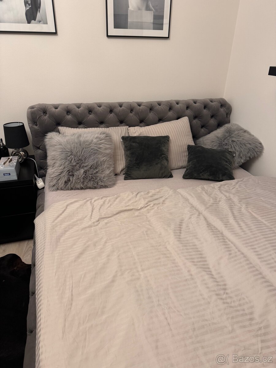 Manželská postel KARE Design - 3