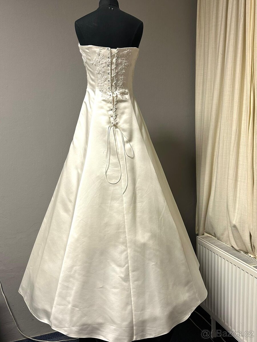 Levné svatební šaty vhodné i na věneček ve vel.38 -40 - 3