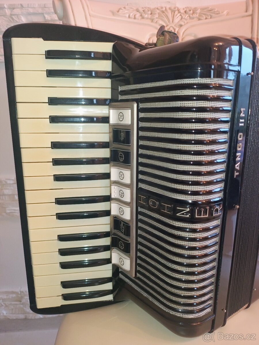 Opravář prodává akordeon Hohner 96 basů - 3