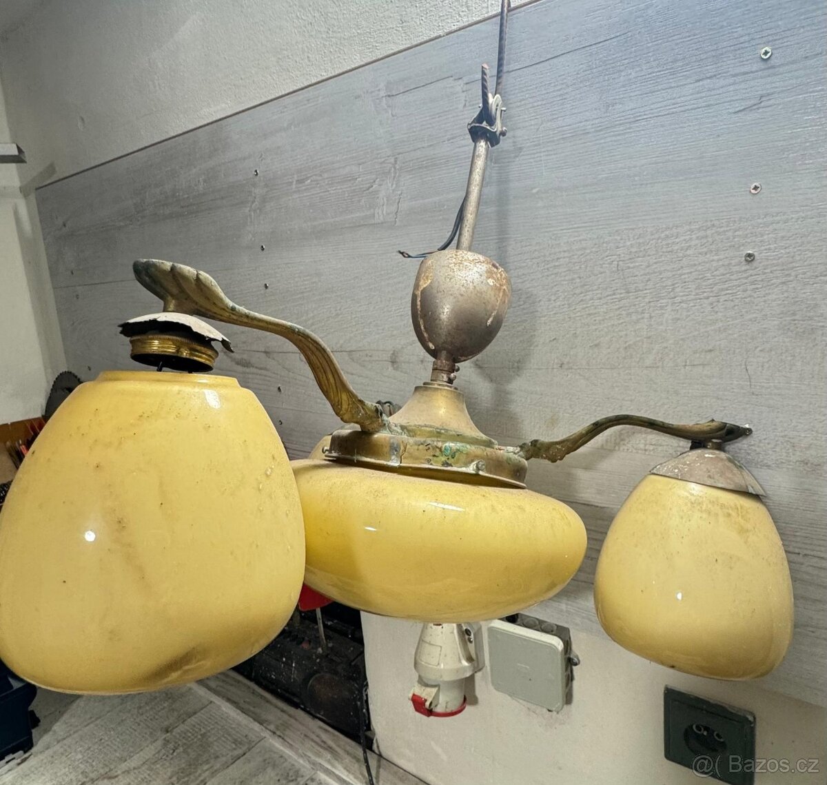 Mosazný lustr a nástěnné lampy - 3