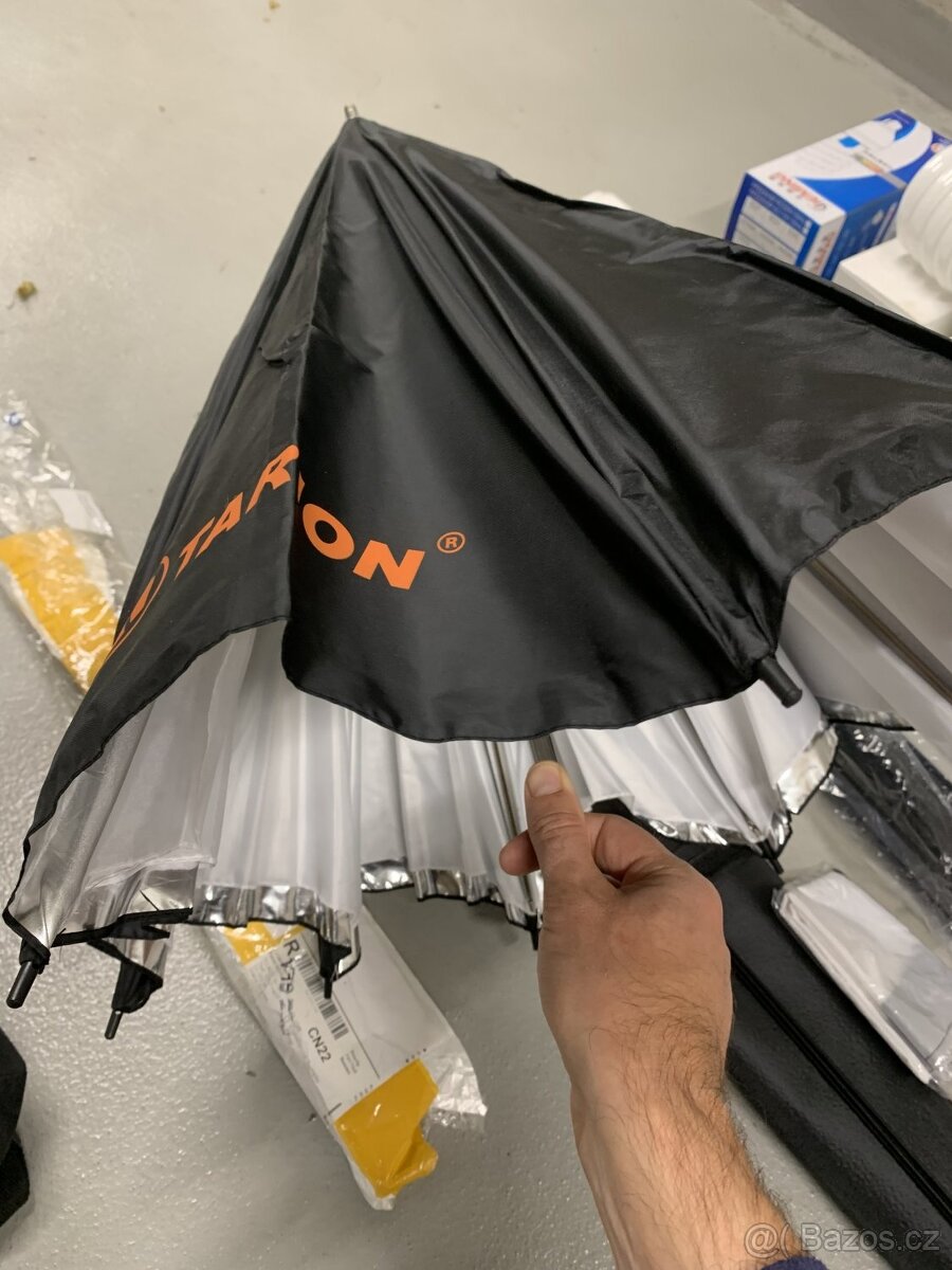 Stativy, držáky na E27, zářivky, odrazný deštník - 3