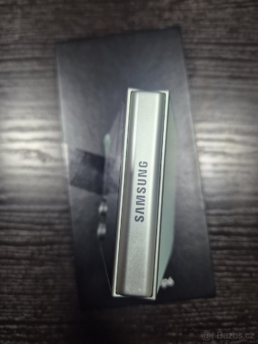 Samsung Galaxy z flip 6 - 3