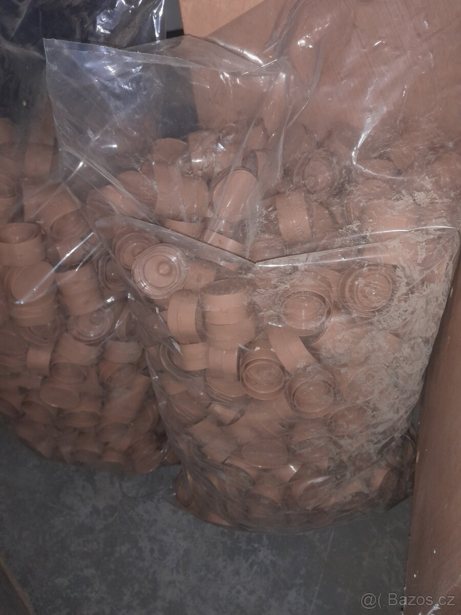 Plastové lahve, obaly - 3