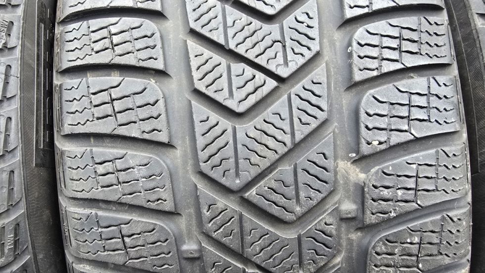 Zimní pneu 245/45/19 Pirelli - 3