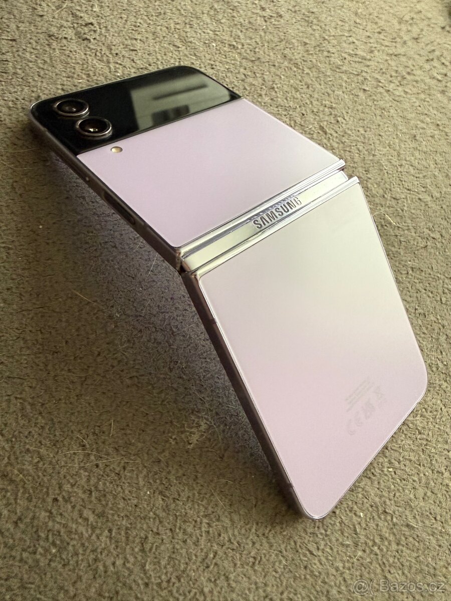Samsung galaxy Flip 4 - 3