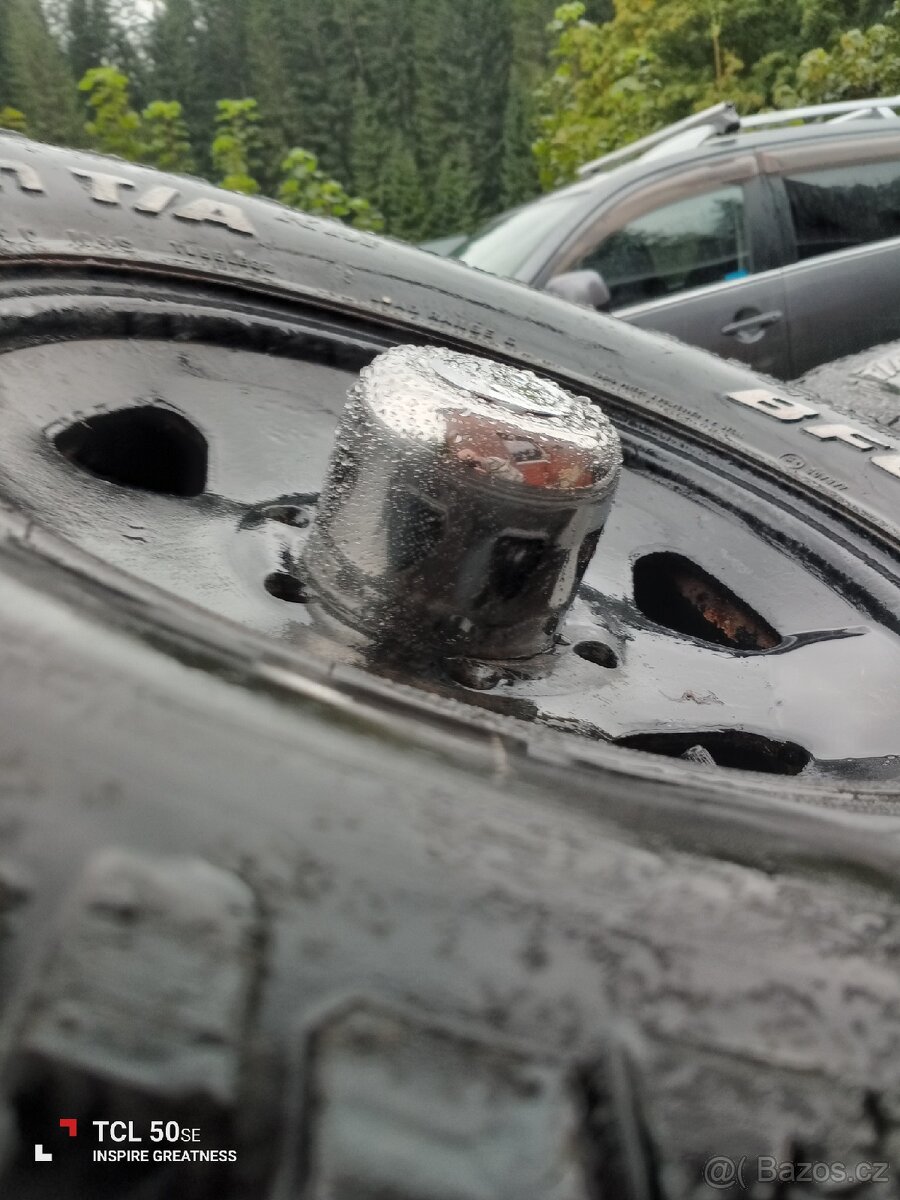 Nissan terrano. Nerezové kryty volnoběžek.