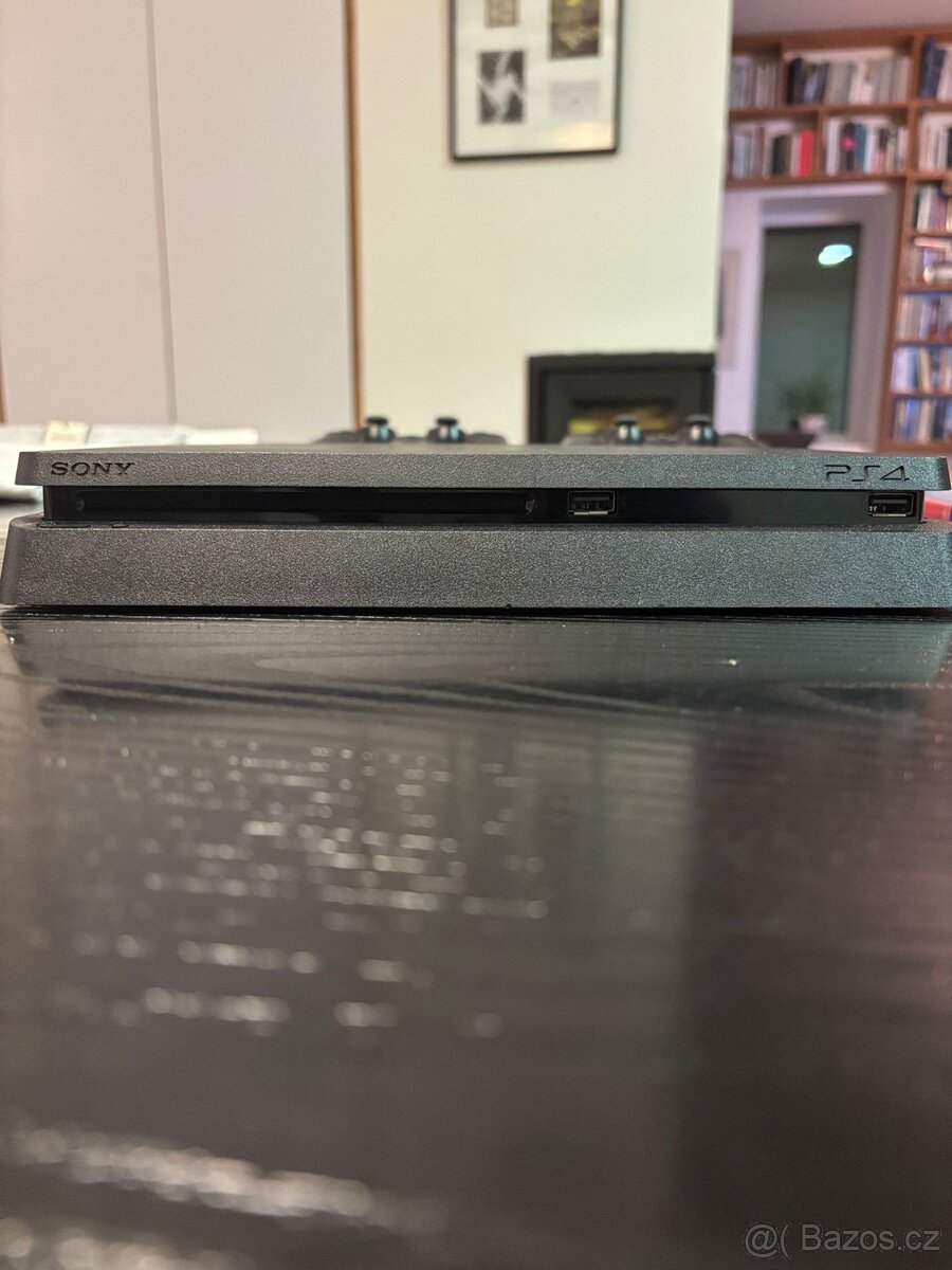 Playstation 4 slim + 2 dualshock ovladače, 6 her - 3