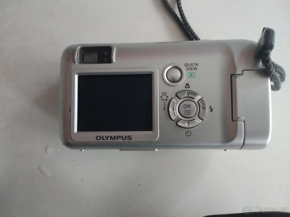 Prodám starší fotoaparát OLYMPUS - 3