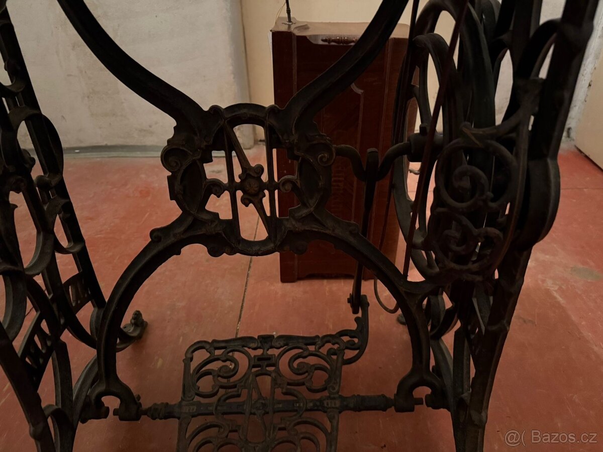 Starý šicí stoj Seidel & Naumann - 3