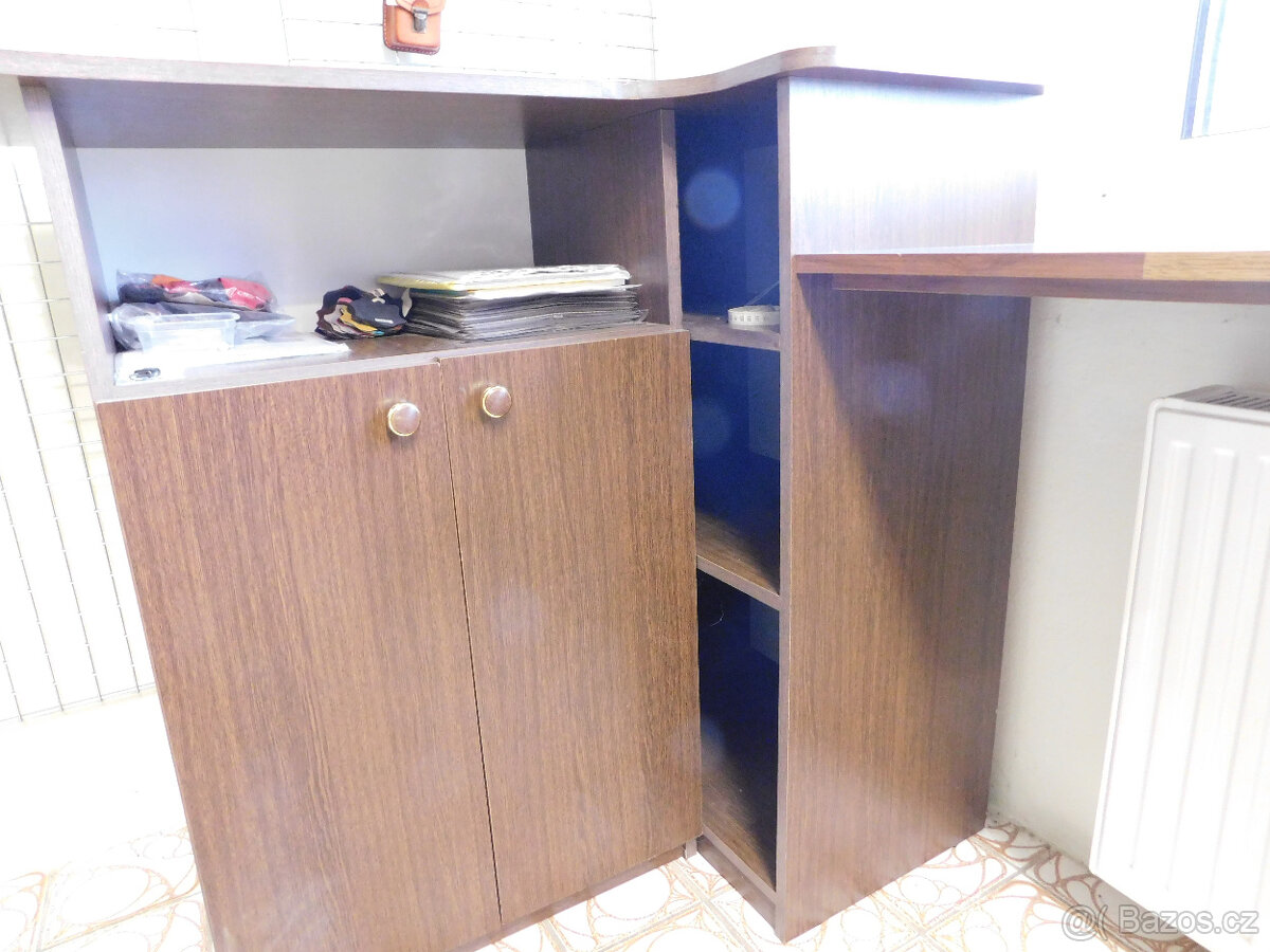 Stůl rohový se skříňkou a policemi - 3