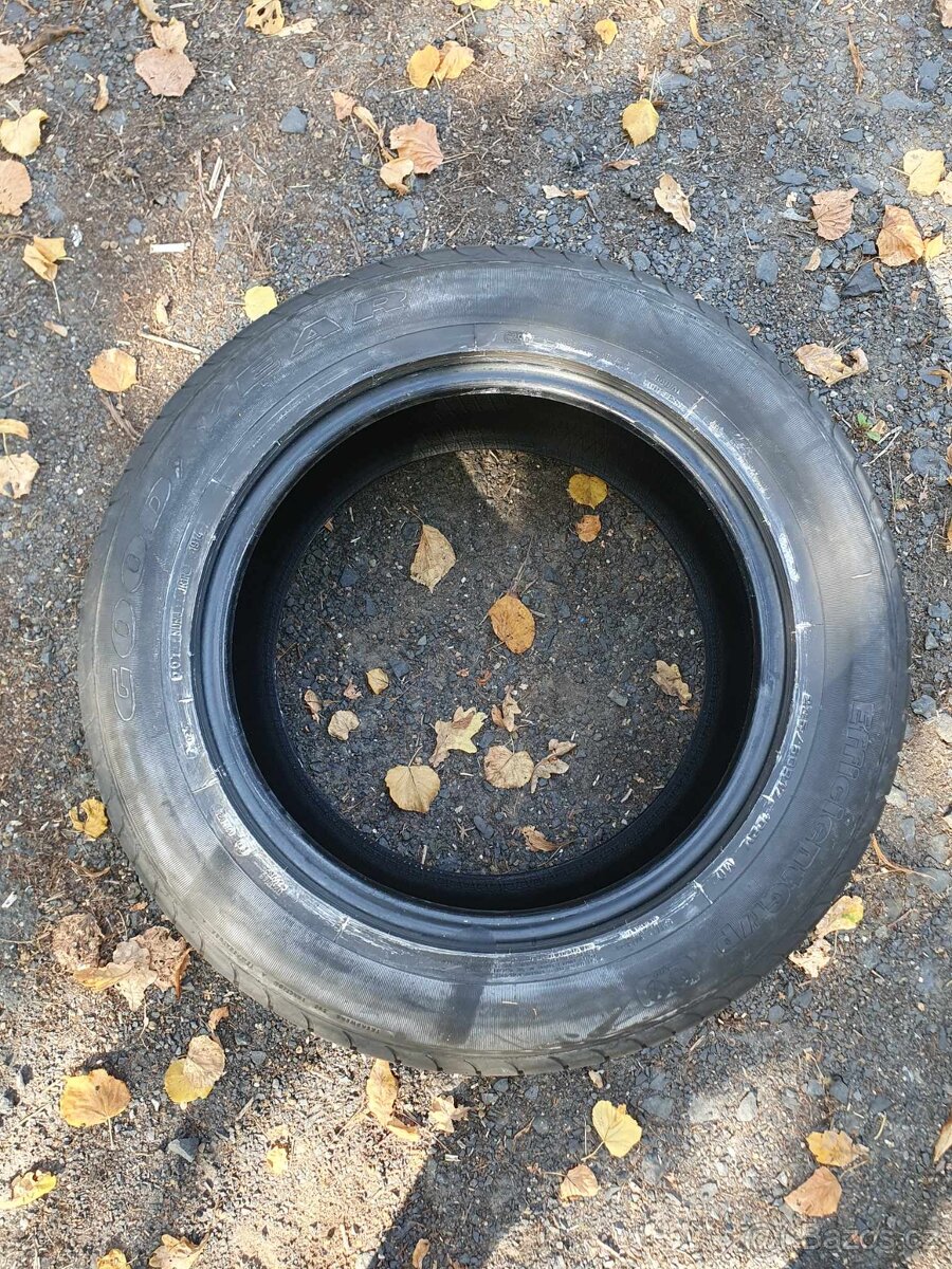 Goodyear efficient grip 235/60/17 - 3