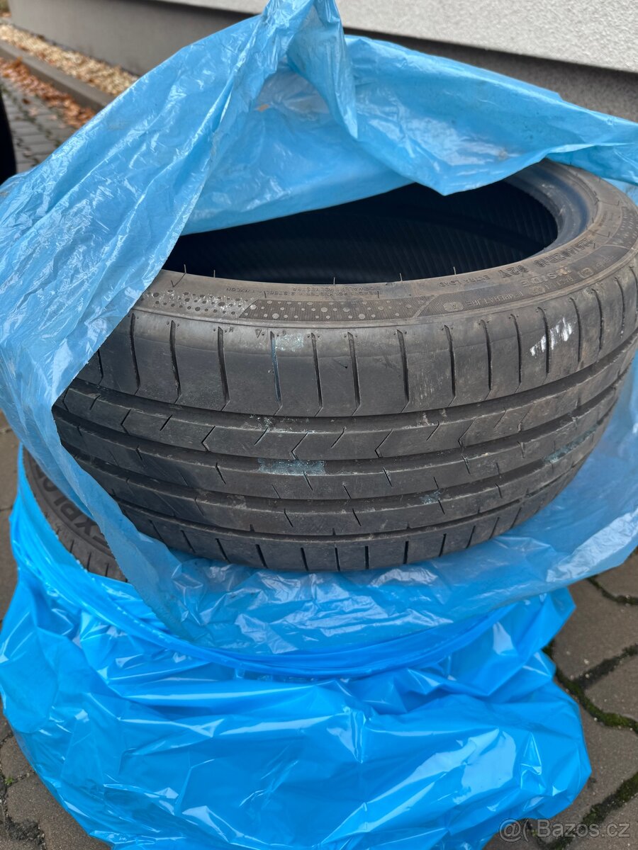 Royal Black - Royal Explorer II 225/40/R18 - 3