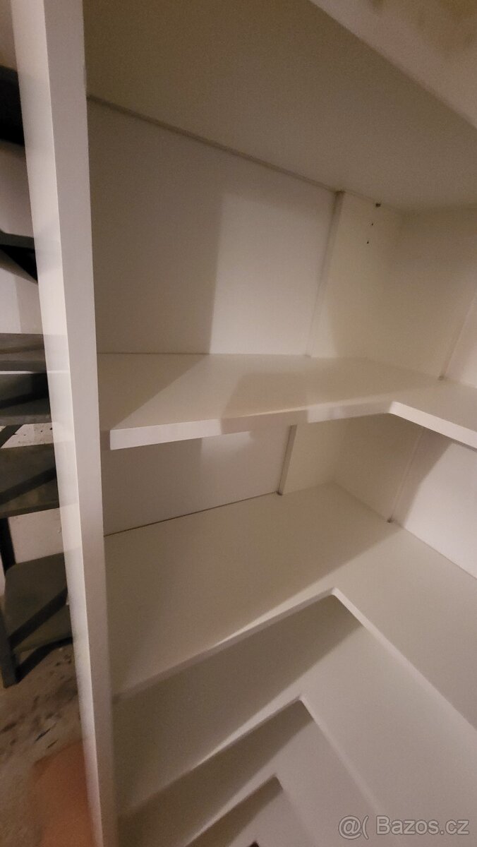 rohová knihovna bílá 70x70 - 3