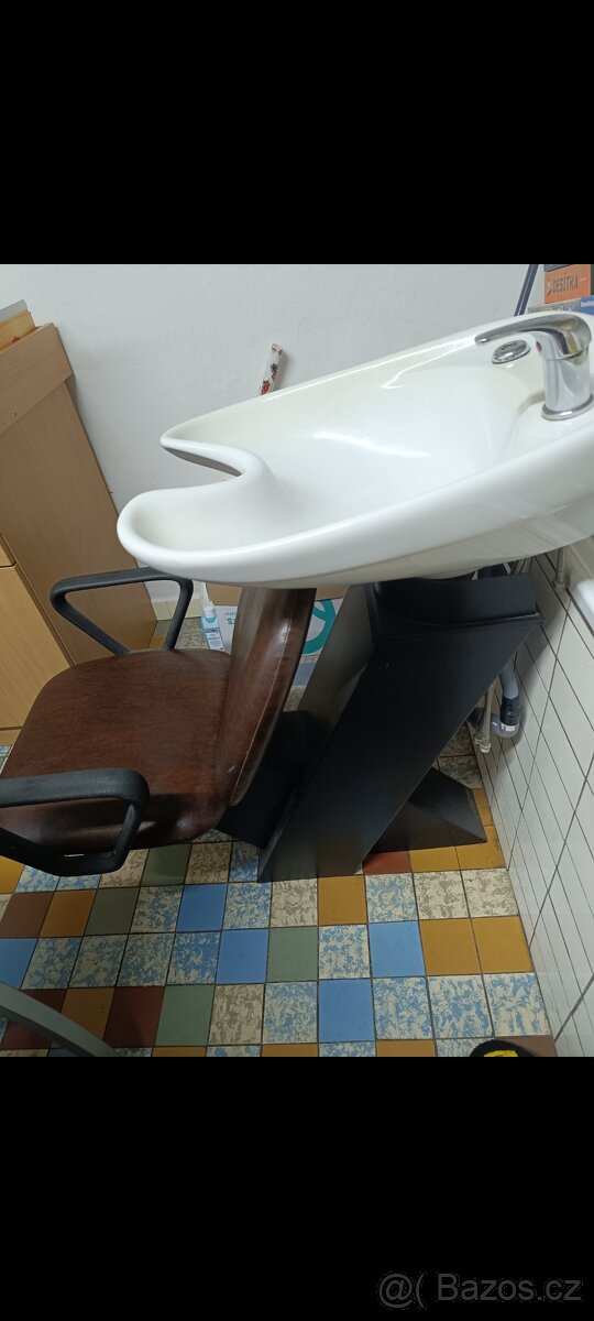 Kadeřnické křeslo s umyvadlem - 3