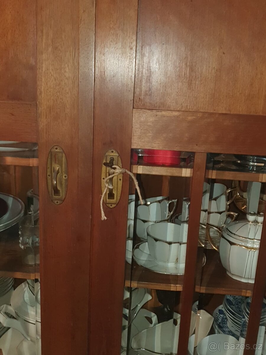 Kredenc se skleníkem - 3