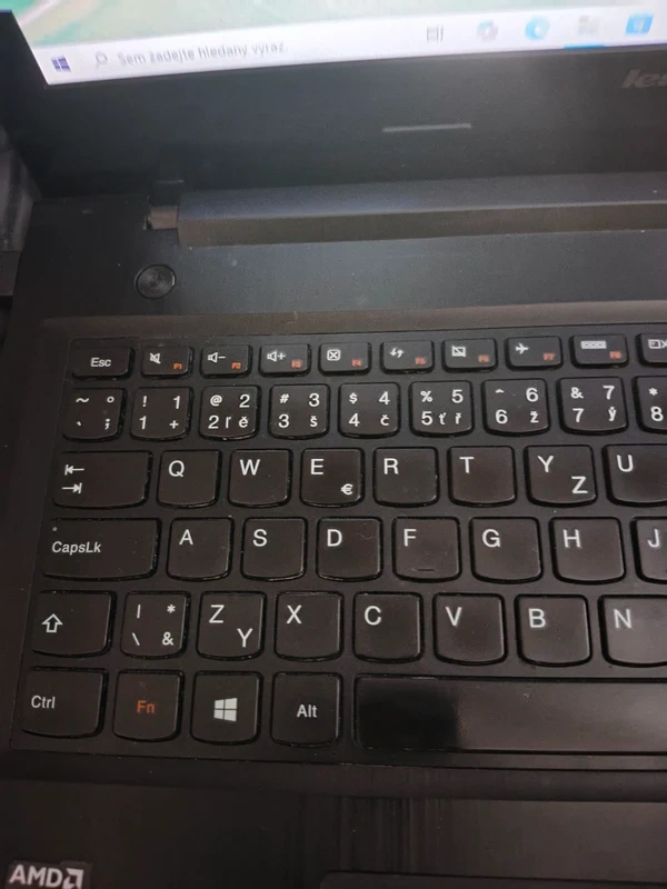 Notebook značky Lenovo - 3
