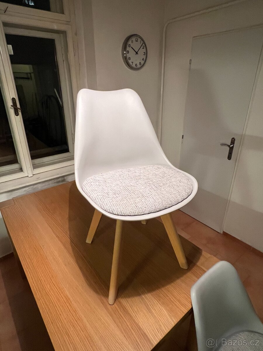 Jídelní stůl + 4 židle - 3