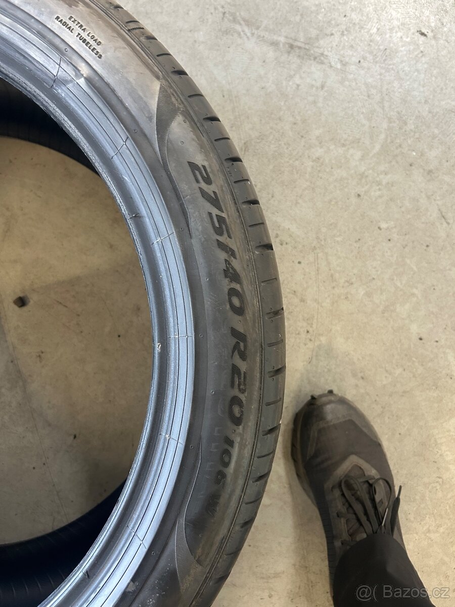 275/40 R20 - 3