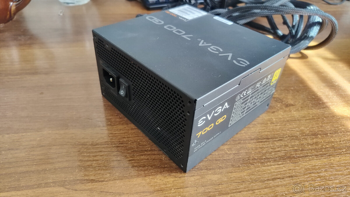 EVGA 700 GD, 80+ GOLD 700W - 3