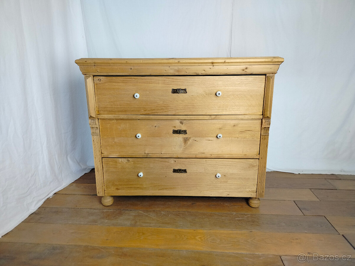 Starožitná šuplíková komoda - 3