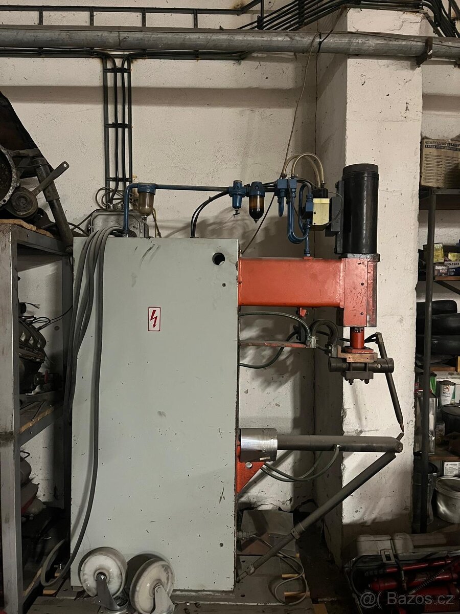 📌 Bodová svářečka ZSE BP 40.12 – robustní průmyslový stroj - 3