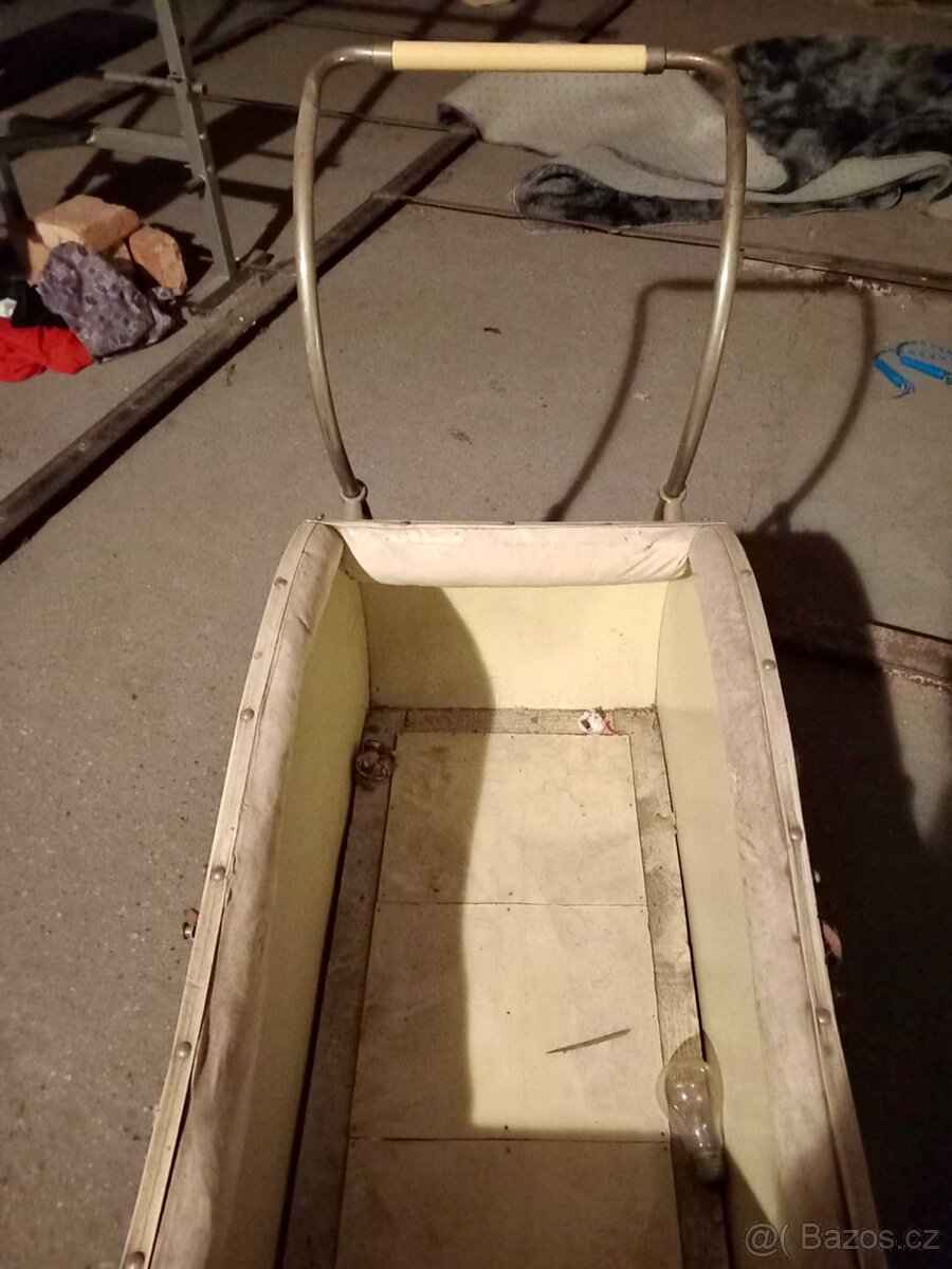 Prodám starožitný kočárek - 3