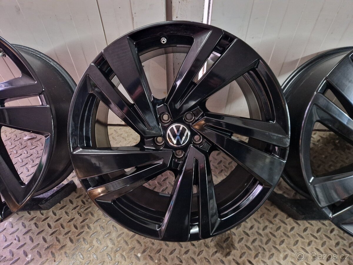 VW Nevada Touareg CR7 Rline 5x112 R20 - 3