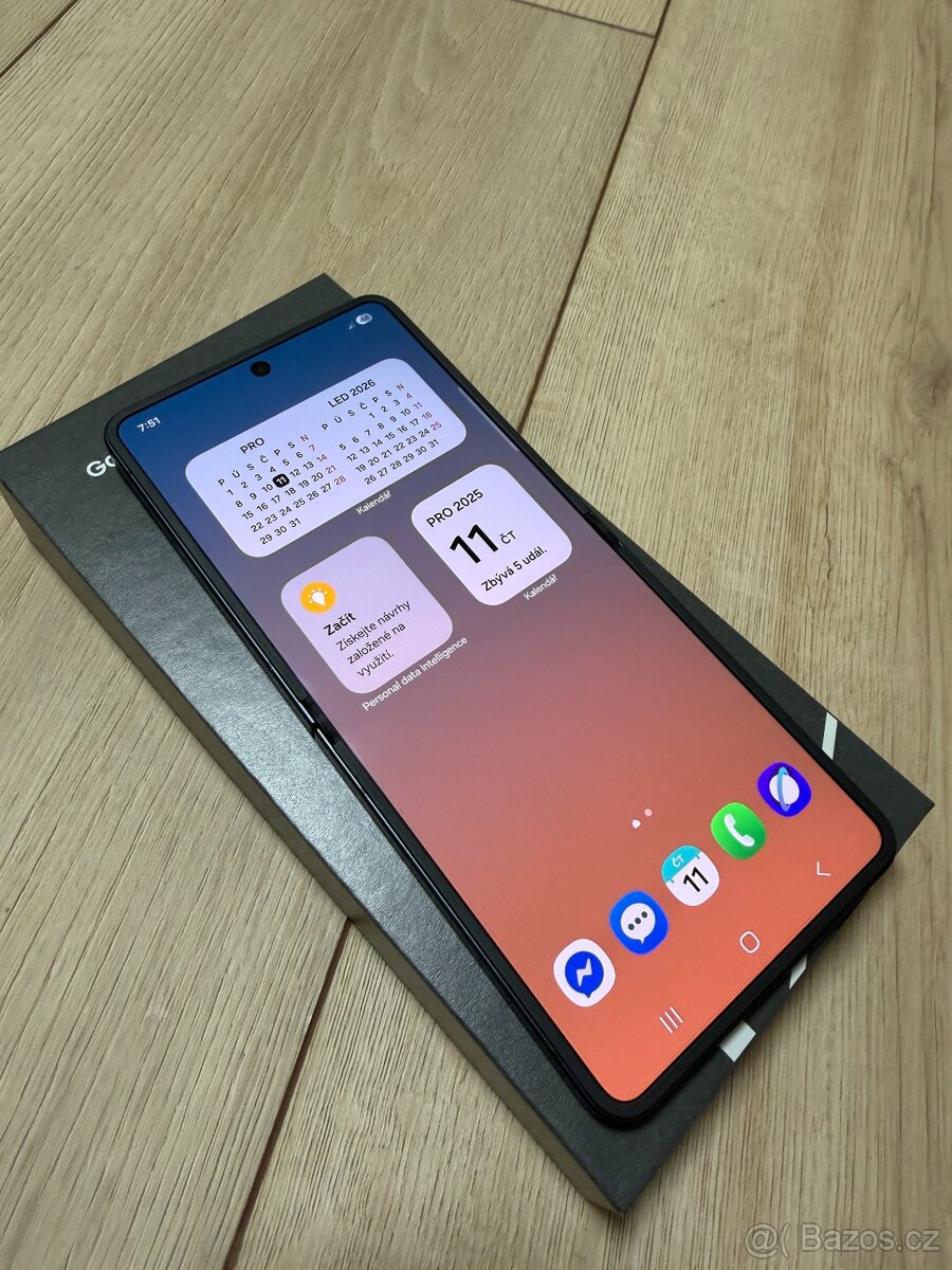 Samsung Galaxy Z Flip 7 + Kryt Spigen - 3