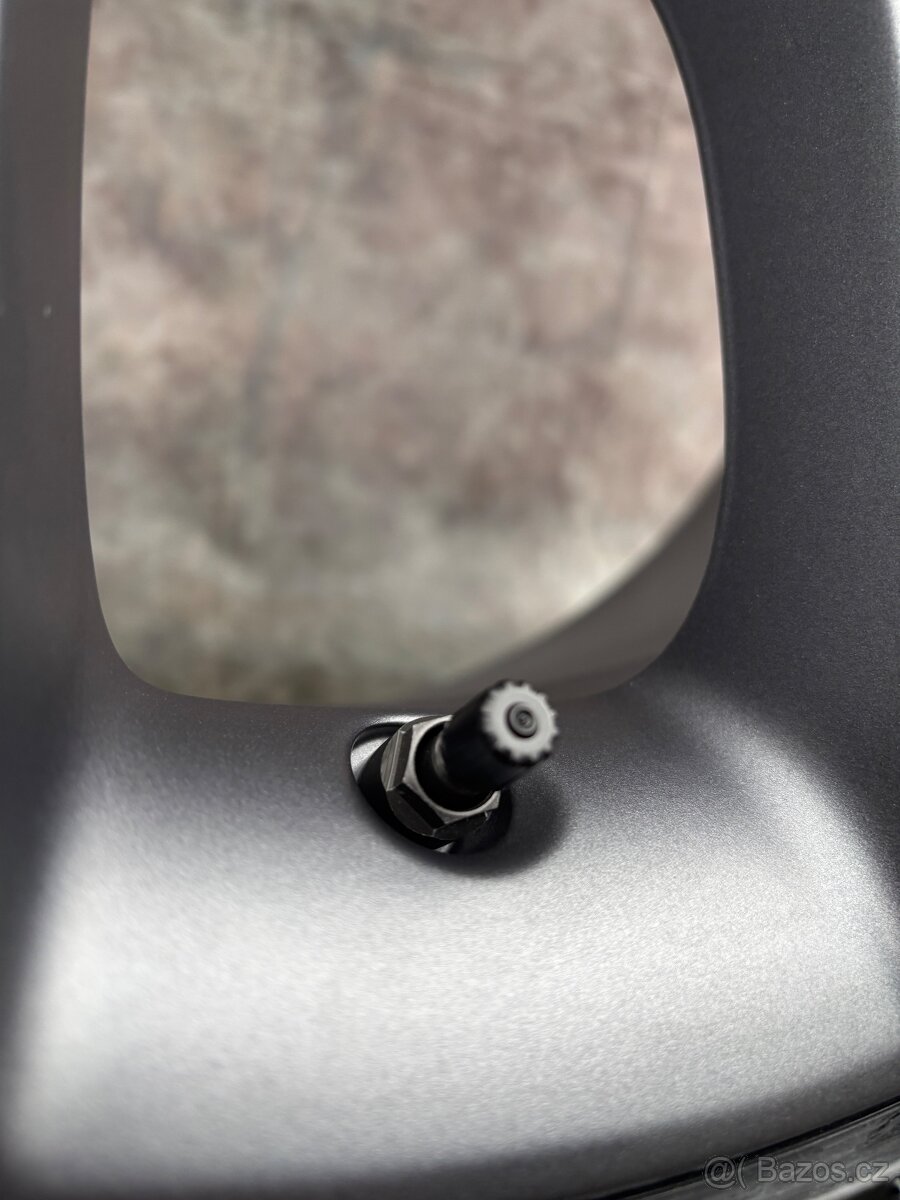 Originální alu kola Tesla model 3 235/35ZR20 92Y - 3