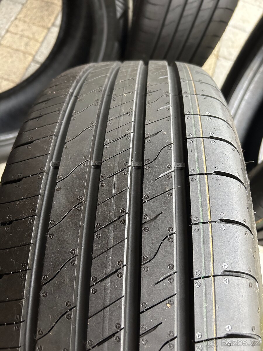 GoodYear Efficient Grip Performance 2 215/55 R18 - 3