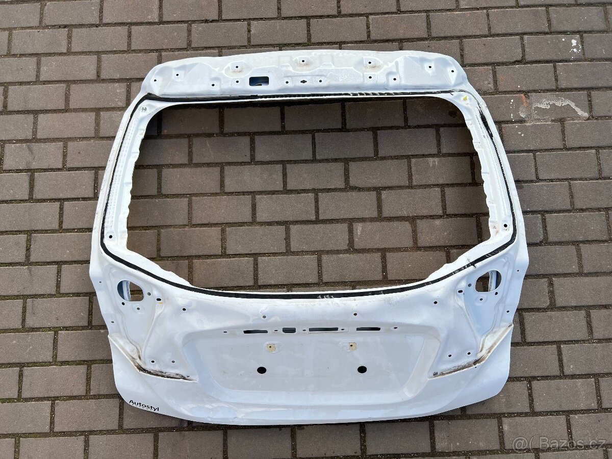 TOYOTA CH-R 5. dveře - kufr - 3