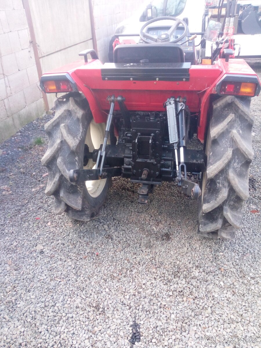 Mitsubish MT 22 s nakladačem - 3