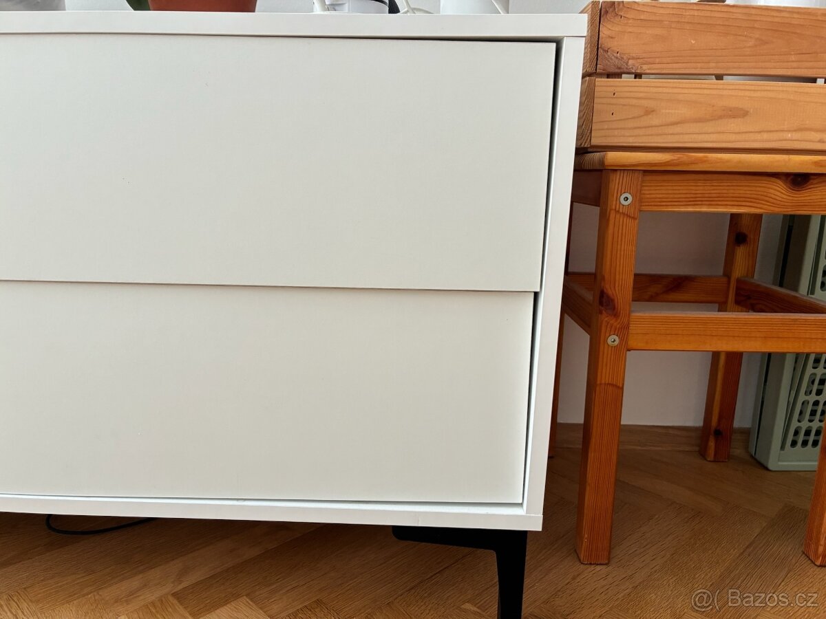 Bílý TV stolek, komoda do obýváku - 3