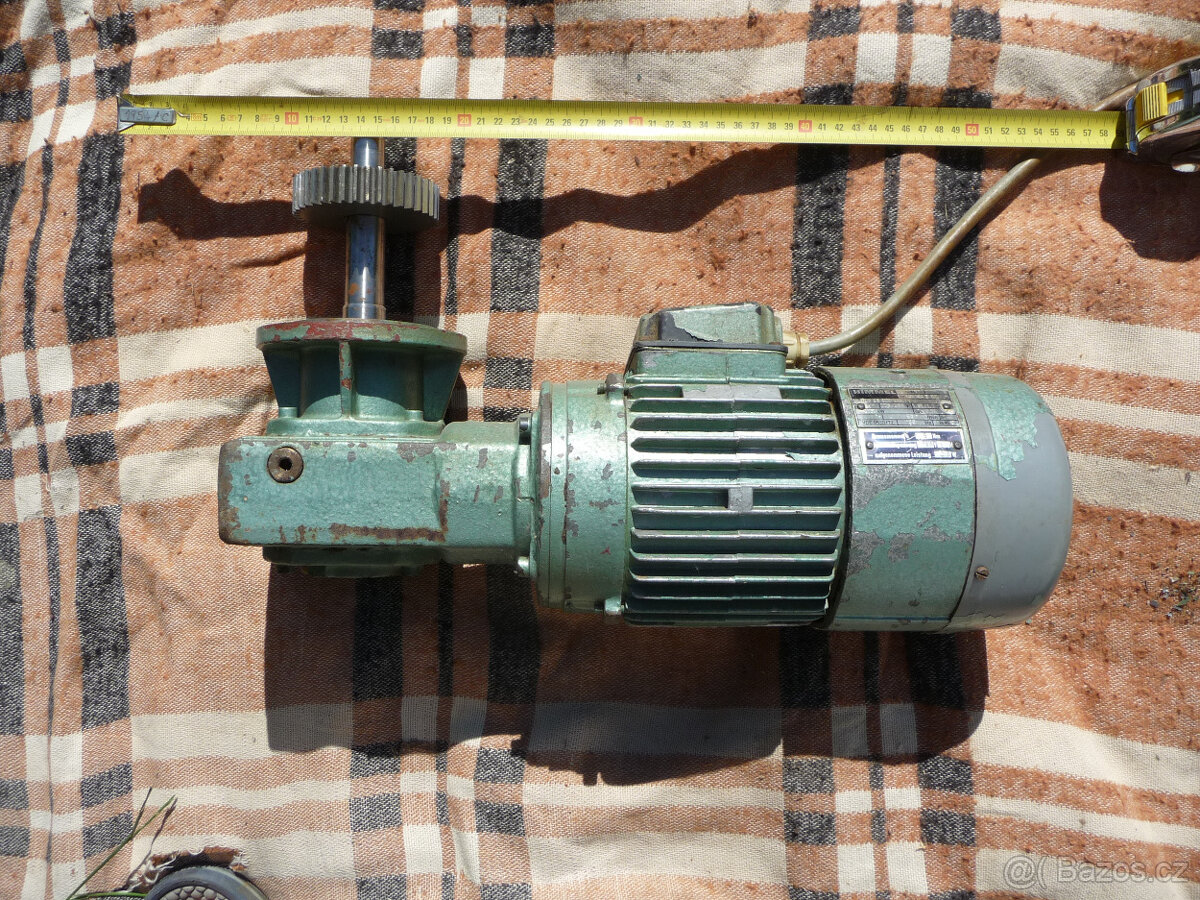 Elektromotor s převodovkou a brzdou - 3