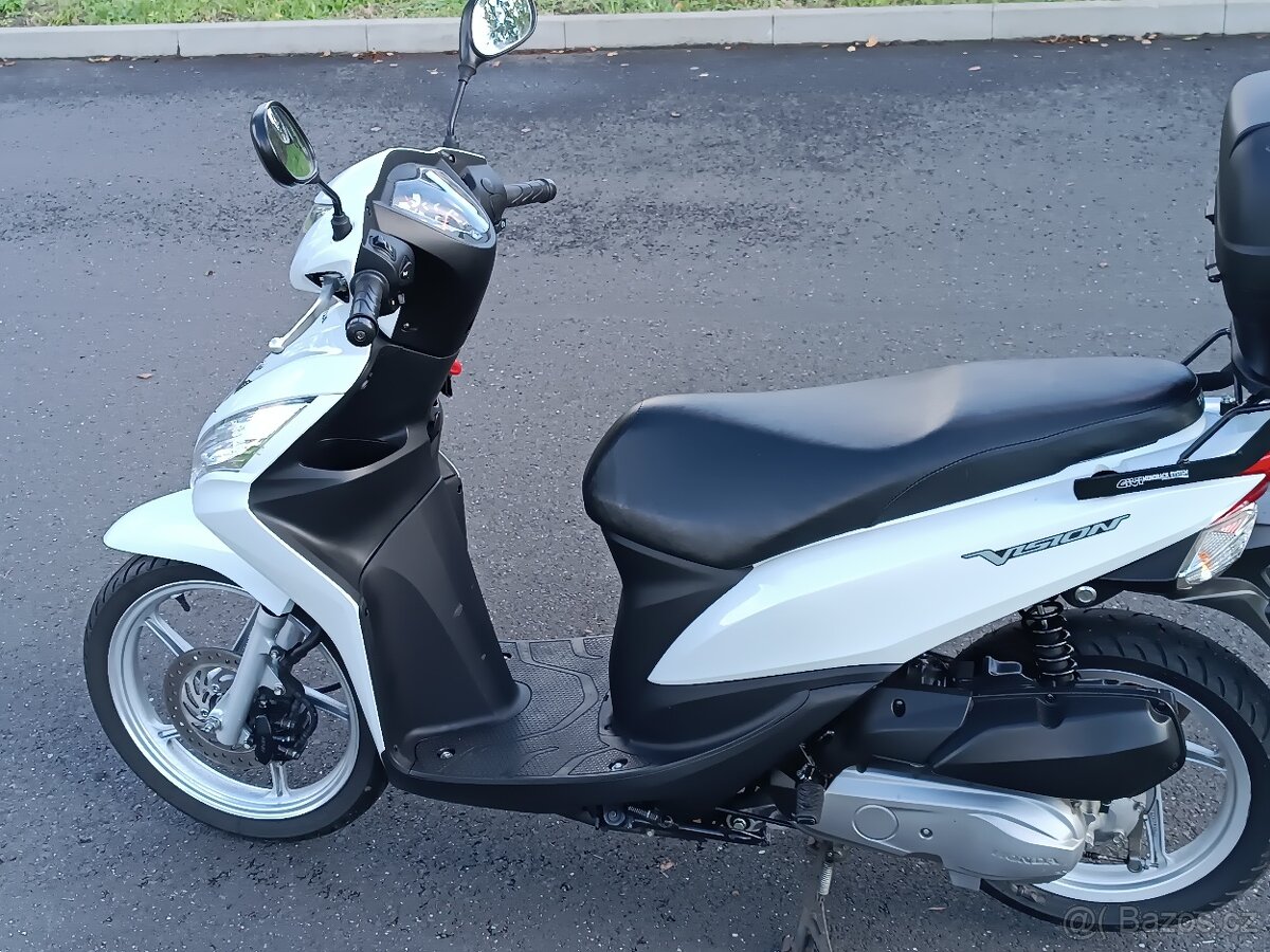 Honda SH Vision,125 , jako nový, bez investic - 3