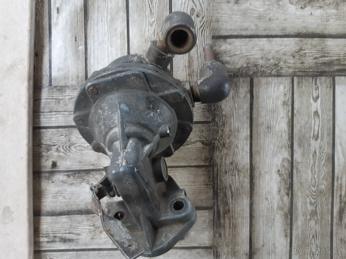 UAZ, Volha - benzinové čerpadlo - 3