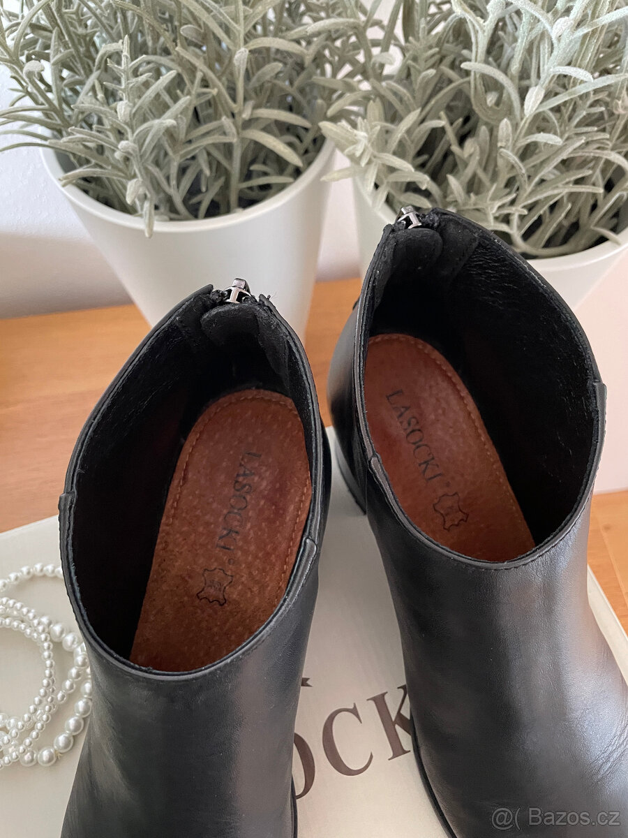 Elegantní černé kožené boty na silnějším podpatku Lasocki 39 - 3