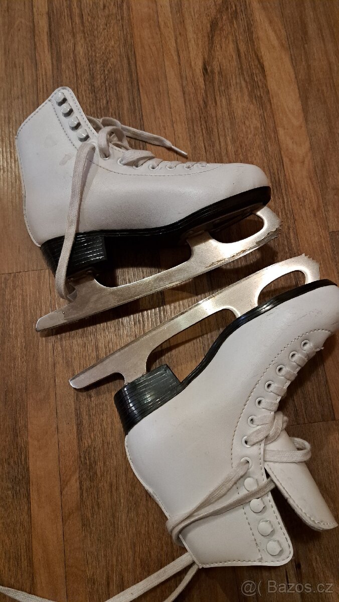 Dívčí ledni brusle - 3