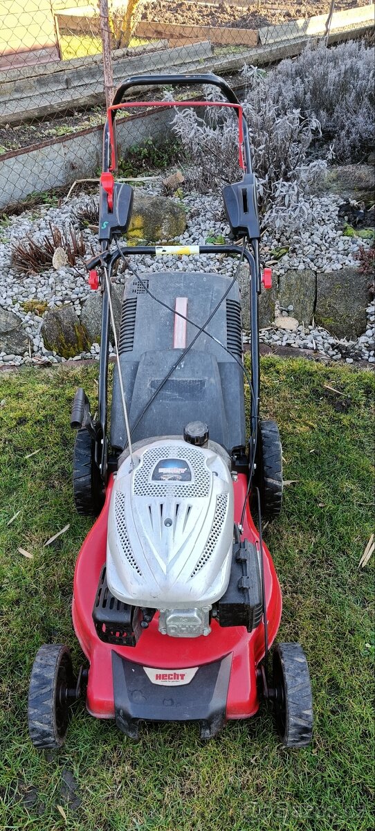Benzínová sekačka HECHT - 3