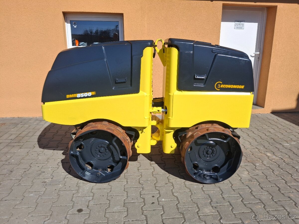 Vibrační válec ježkový Bomag BMP8500 - 3