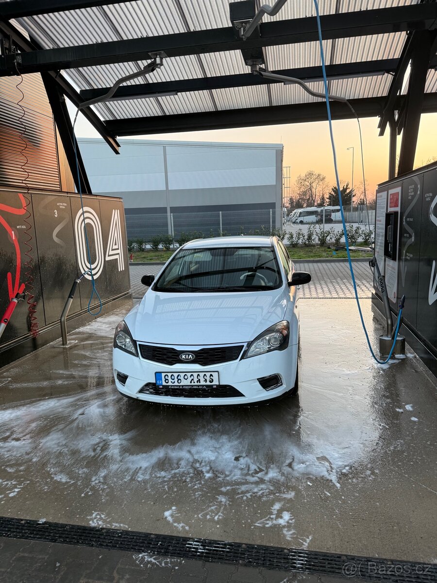 Kia Cee'd 1.4 2010 - 3