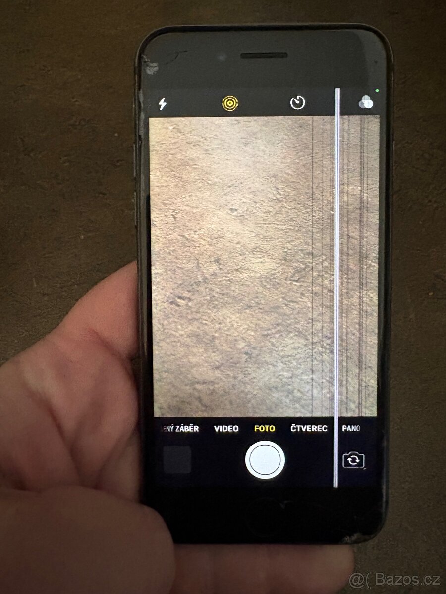 Poškozený iPhone 8 - 3