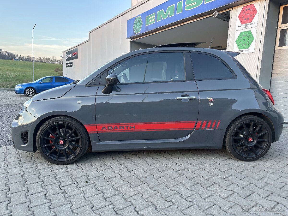 ABARTH 695 36000KM AKRAPOVIČ PRAVIDELNÝ SERVIS TOP STAV - 3
